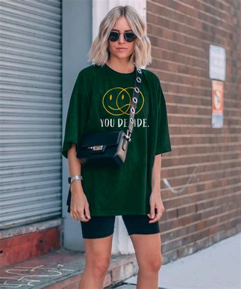 how to style oversized tee